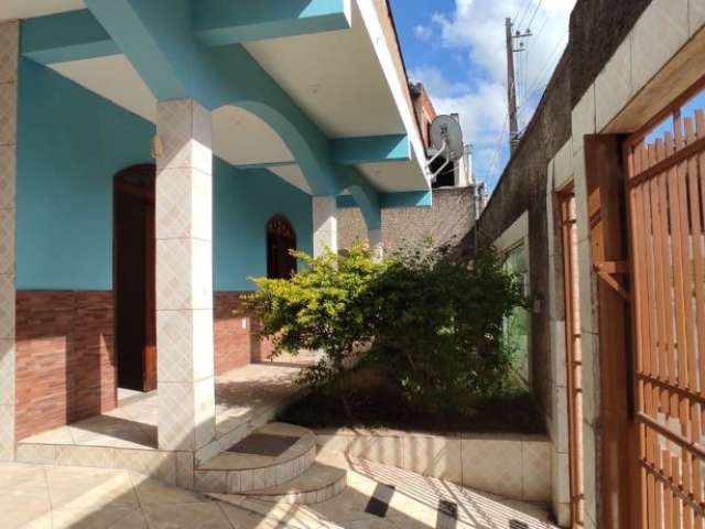 Casa no Bairro Cidade Nova, Cód. K207 . Lote 317 m². Quintal e jardim. Região de Ipatinga. Perto da avenida.