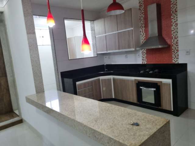 Apartamento Bairro Veneza, Cód. A377, 3 qts/suíte, sacada. 87 m². Duas vagas. Região de Ipatinga