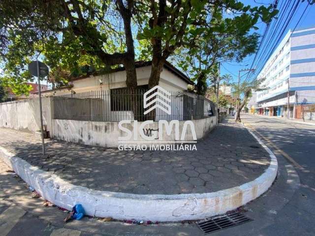 Casa com 3 quartos para alugar na Rua Vereador Abreu Lima, 182, Centro, Macaé por R$ 3.800