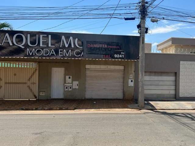 Casa no Setor Alto do Vale com porta comercial galpão.