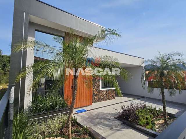 Casa à Venda com 3 quartos, 2 banheiros, 2 vagas e 112m² por R$ 950.000