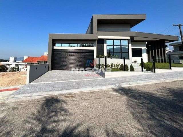 Casa de alto padrão com 3 suítes e piscina, à venda na Pedra Branca - Palhoça/SC