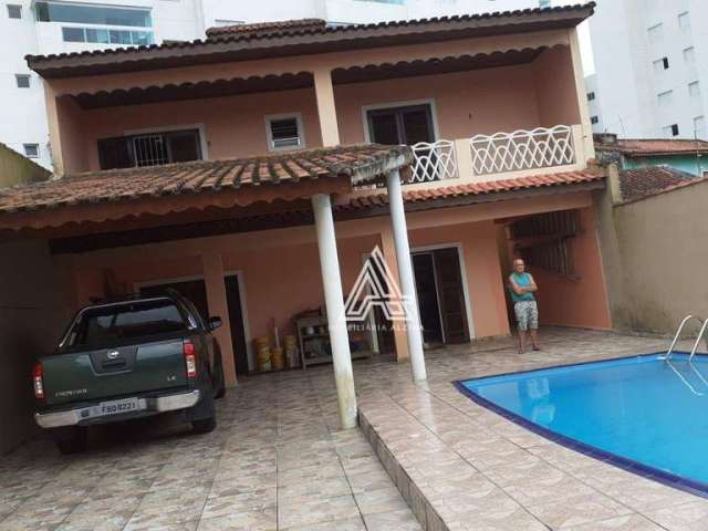 Sobrado com 4 dormitórios à venda, 246 m² por R$ 780.000,00 - Balneário Europa - Mongaguá/SP