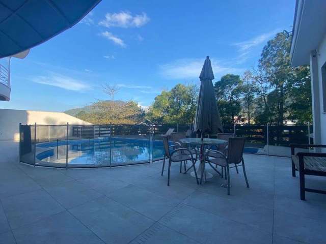 Casa alto padrão a venda no Jaraguá Esquerdo com 4 suítes e piscina