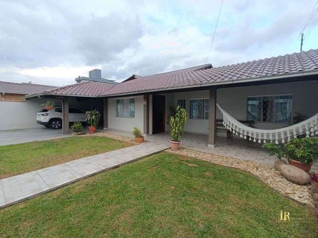 Ampla casa com área de festa e espaço para piscina no Jaraguá Esquerdo!