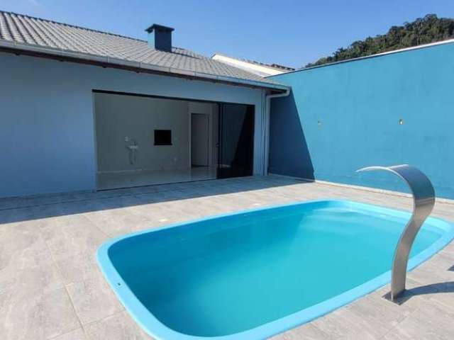 Linda casa com área de lazer e piscina!