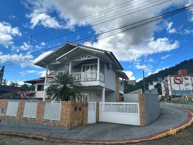 Ótima casa podendo ser residencial ou comercial e pertinho do Centro!