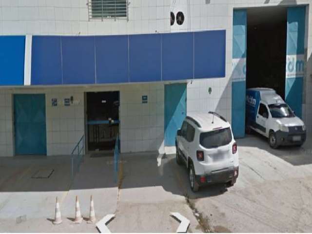 Galpão Comercial de Alto Padrão na Várzea, Recife-PE: 7 Salas, 8 Banheiros, 6 Vagas de Garagem, 1.200 m² de Área.