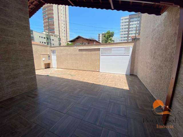 Casa térrea isolada, 03 quartos com piscina e churrasqueira na ocian!!!