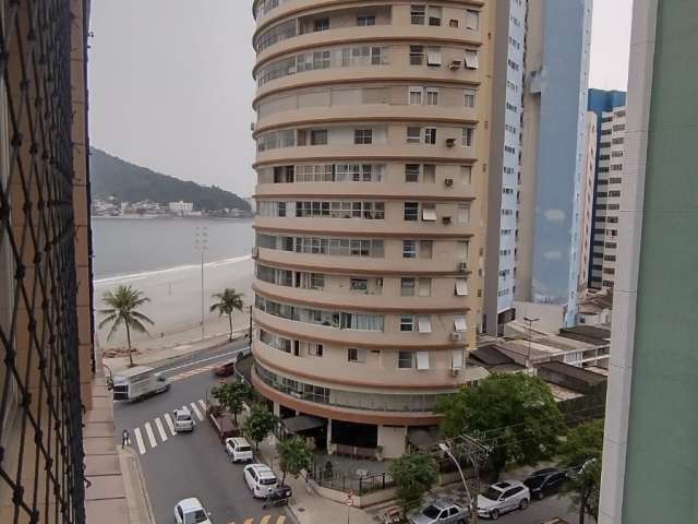 Apartamento com 02 dormitórios com vista parcial p/ o mar, no Bairro Gonzaguinha - São Vicente/SP.