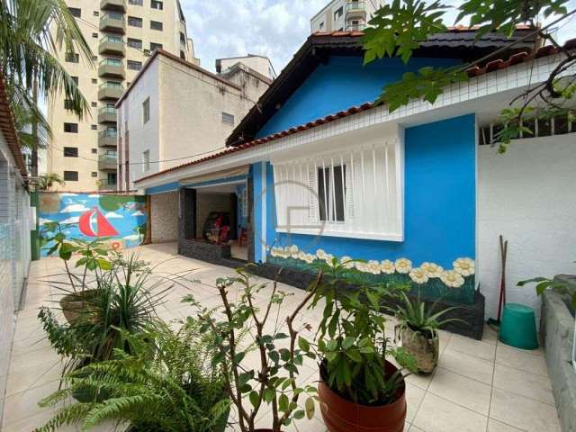 Casa Isolada com Edícula a 200 metros da Praia