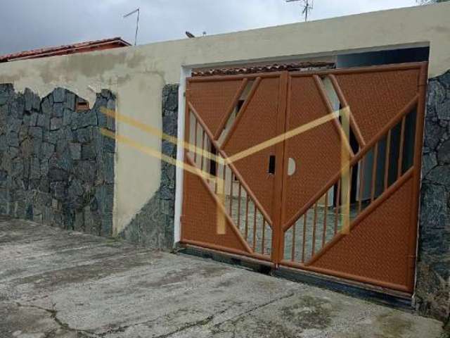 Excelente casa solta dos dois lados, bem ventilada