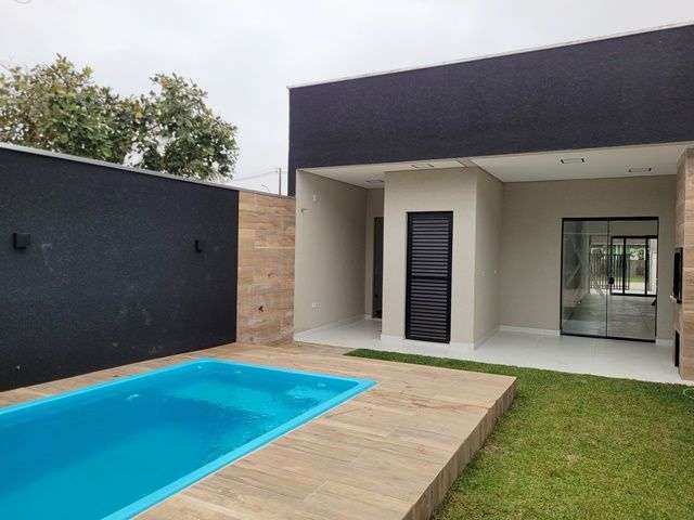 Lindas residências com piscina, a poucos minutos do e da praia de Guaratuba