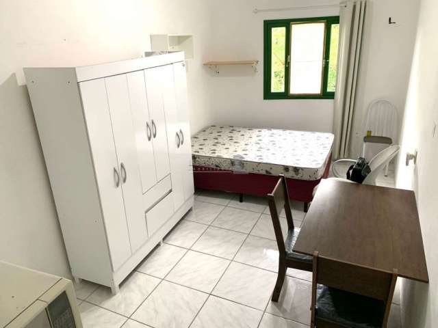 Kitnet / Stúdio para alugar na José da Silva, --, Trindade, Florianópolis por R$ 1.300