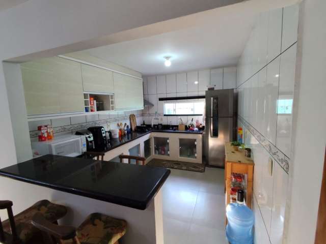 VENDO!!! Lindo sobrado c/ amplo espaço (Médio Padrão)