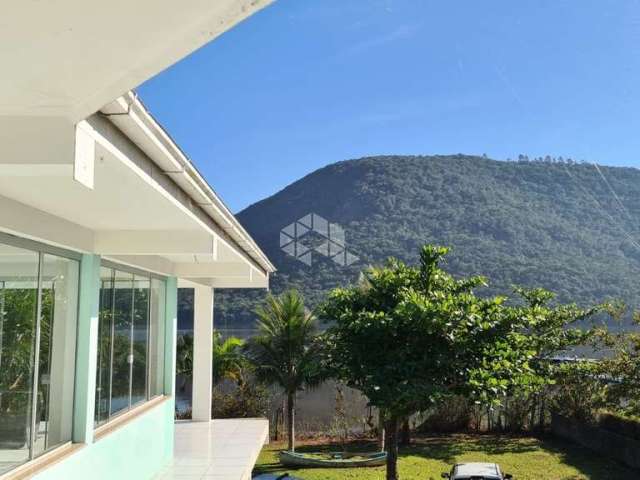 Casa Integrada com a Natureza com acesso à Lagoa, no Rio Vermelho - Florianópolis/SC