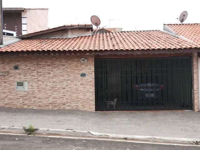 Casa com 3 quartos à venda na Rua Luiz César Domingues Moraes, 195, Wanel Ville, Sorocaba por R$ 460.000