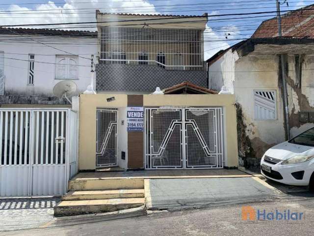 Casa à venda com 02 pavimentos, Próx. à Igreja dos Capuchinhos.  Bairro Novo Paraíso. Aracaju.