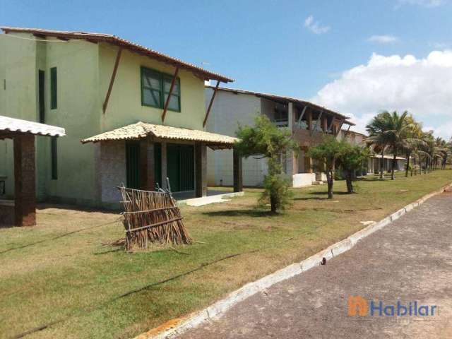 Casa à venda em condomínio fechado, pé na areia, entre as praias do Abaís e do Saco.