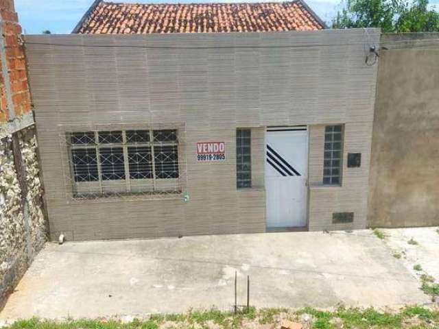 Casa à venda no Bairro Sto Antonio Aracaju. 4/4 quintal.