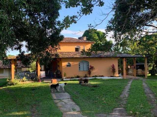 Chácara à venda com Piscina, no Parque dos Faróis. Casa grande e fruteiras.