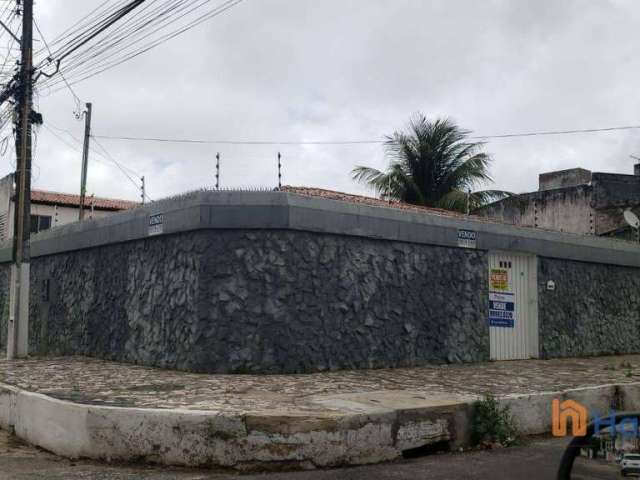 Casa grande de esquina com 3 dormitórios, sendo 1 suíte, Anexo ponto comercial e Kitnet à venda, 196 m² por R$ 650.000 - Ponto Novo - Aracaju/SE