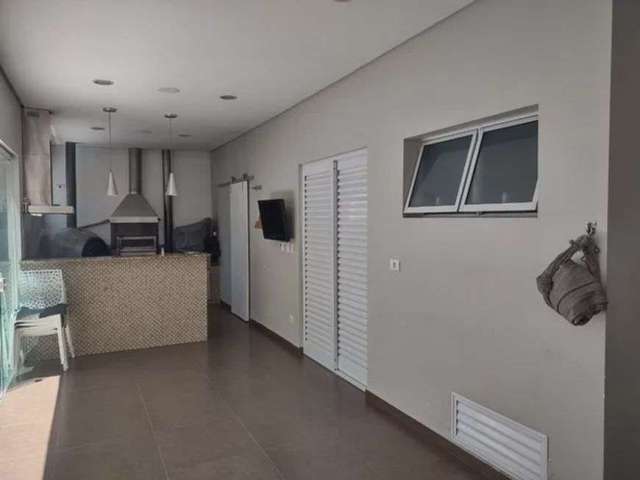 Condominio em Jacareí / Casa com 3 dorms com piscina