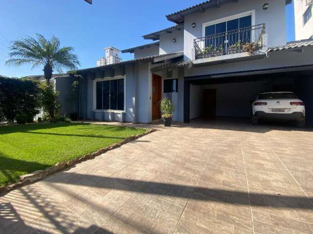 Prepare-se para se encantar com uma casa de luxo no bairro Jardim Itália em Chapecó.