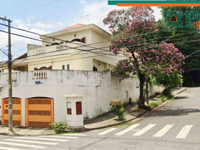 Sobrado a venda no Butantã, São Paulo/SP, com 300m² de área construída, sala, 4 suítes;, garagem 3 autos