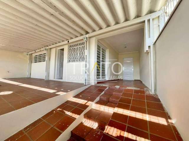 Casa com 3 quartos à venda na Dois de Julho, 27, Vila Marieta, Campinas, 224 m2 por R$ 474.000