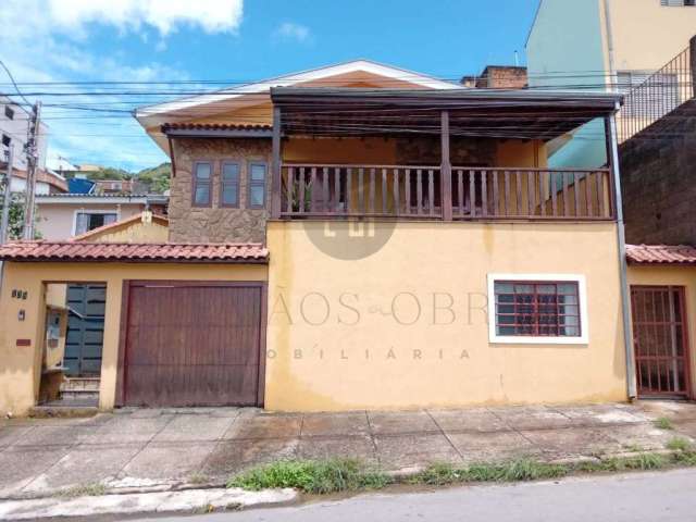 Casa com 3 quartos à venda na Rua Pacaembu, 135, Dom Bosco, Poços de Caldas, 157 m2 por R$ 480.000