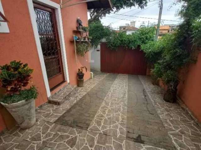 Casa com 3 quartos à venda na Rua Amâncio Mazzaropi, 230, Estância São José, Poços de Caldas, 140 m2 por R$ 450.000