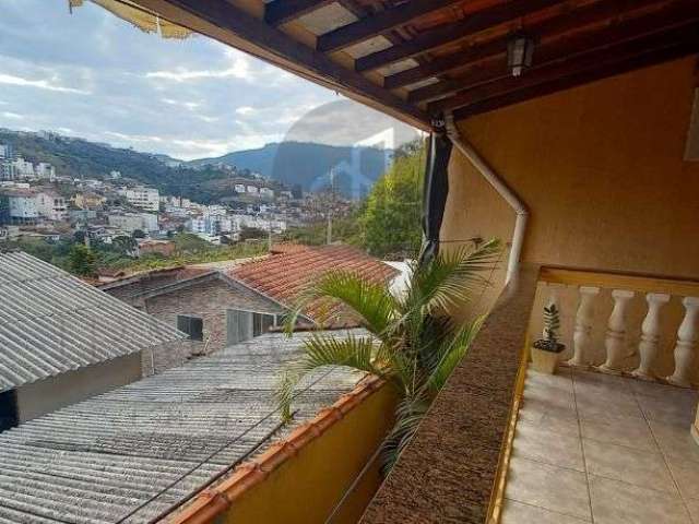 Linda Casa Bairro Quisisana com Área Gourmet e Terreno Grande