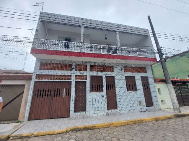 Excelente casa, bem localizada, no centro do Suarão