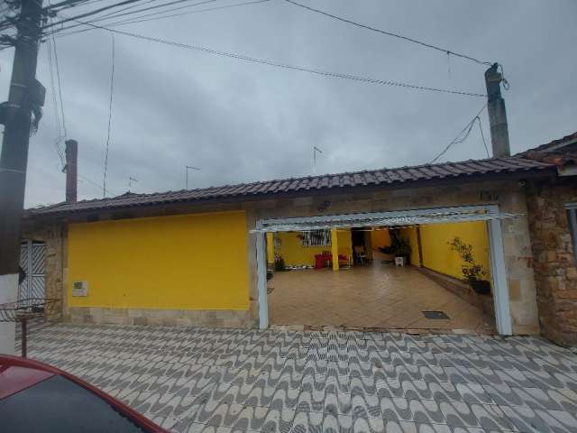 Excelente casa, ampla, bem localizada, perto da praia