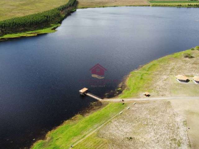 Lote no Condomínio Fazenda Real com vista permanente para o lago.