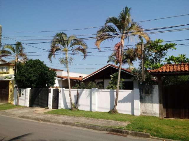 2 casas em excelente terreno  com 4 quarto(s)