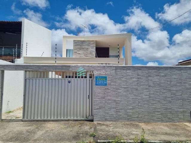 Excelente casa duplex com 4/4 sendo 3 suítes à venda, super ventilada e semi mobiliada,Emaús, Parna