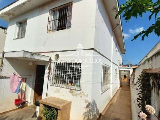 Casa com dois quartos ao lado da estação Morumbi do metrô.