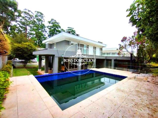 CASA NO CORAÇÃO DA GRANJA VIANA À 900 METROS DO SHOPPING 4 dorms/2suites/4 vagas piscina privativa, cond. com portaria blindada