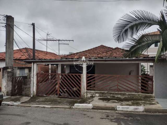 Casa em cotia ideal para renda ou construção de prédio de 05 andares.