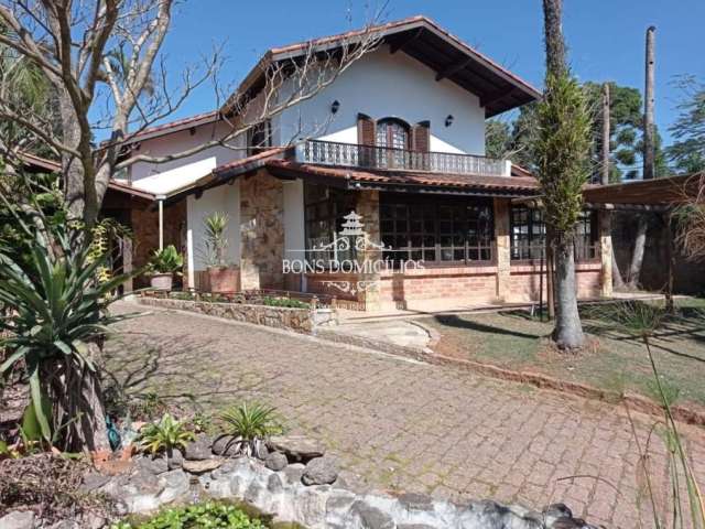 Casa com 4 dormitórios em terreno de 1.000 m na melhor região de Cotia.  Ao lado da Granja Viana.