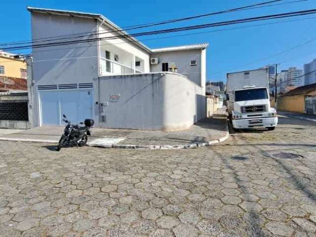 Lindo sobrado com piscina e a 300 metros da praia 