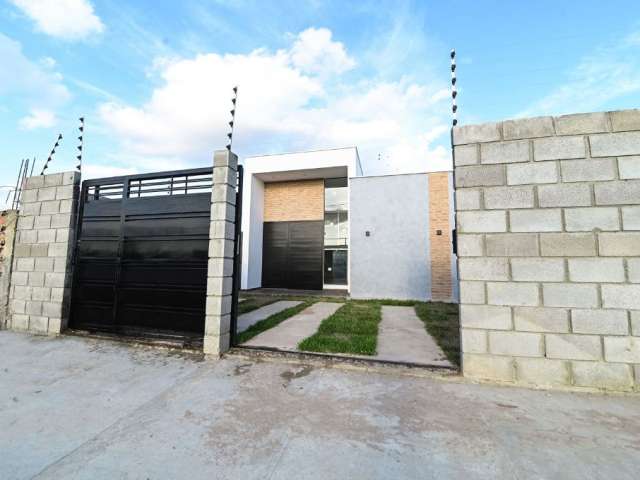 Vendo excelente casa 3/4 sendo uma suíte papagaio 