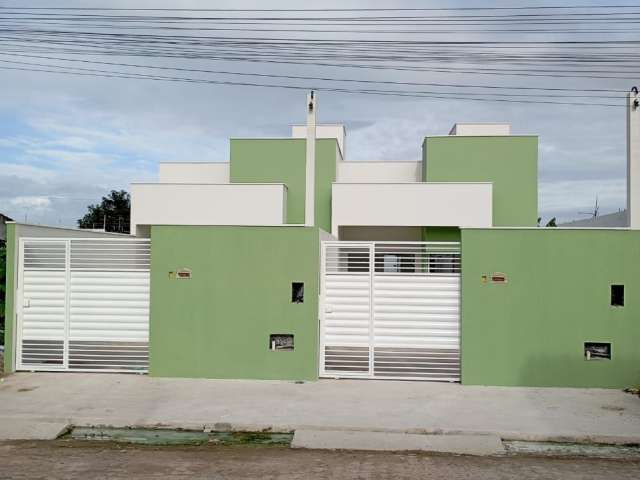 Vendo excelente casa sendo 2/4 na Conceição