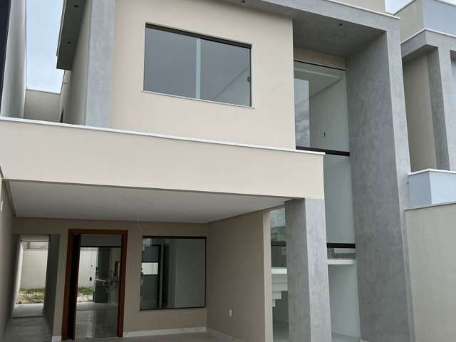 Vendo excelente Duplex 3 suites e uma com closet