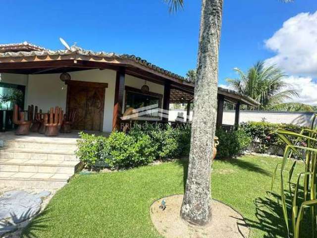 Casa alto padrão, estilo colônial com bela vista mar e ótima localização