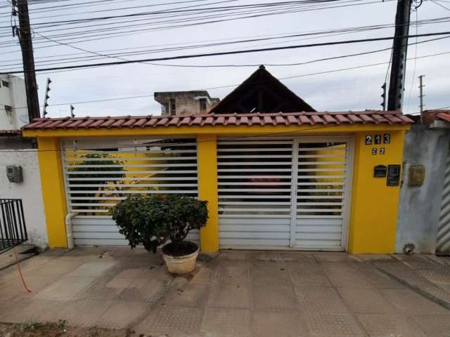 Casa à venda com 3 quartos sendo 1 suíte, em Pau Amarelo.