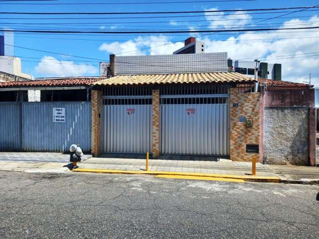 Casa em Barro Vermelho, próximo da Av. Jaguarari