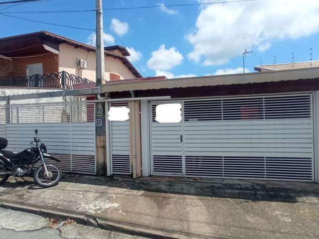 Casa à Venda em Chácara do Visconde, Taubaté - SP